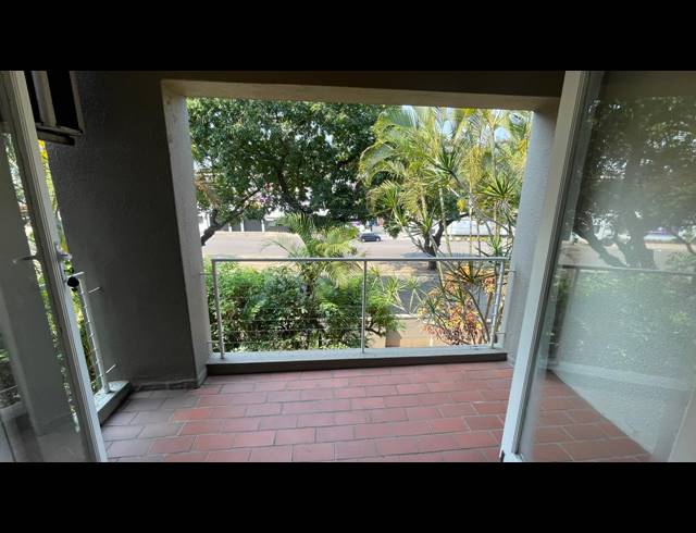 2 BEDROOM APARTMENT FOR SALE IN ESSENWOOD